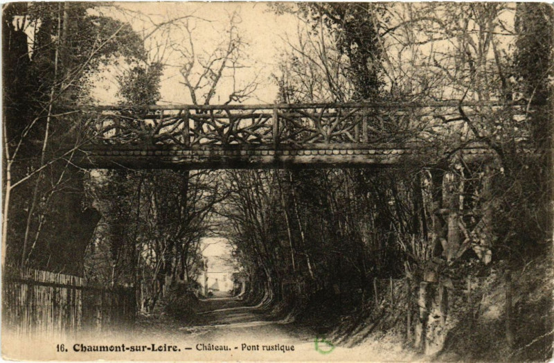 Carte postale ancienne Chaumont-sur-Loire - Chateau - Pont rustique