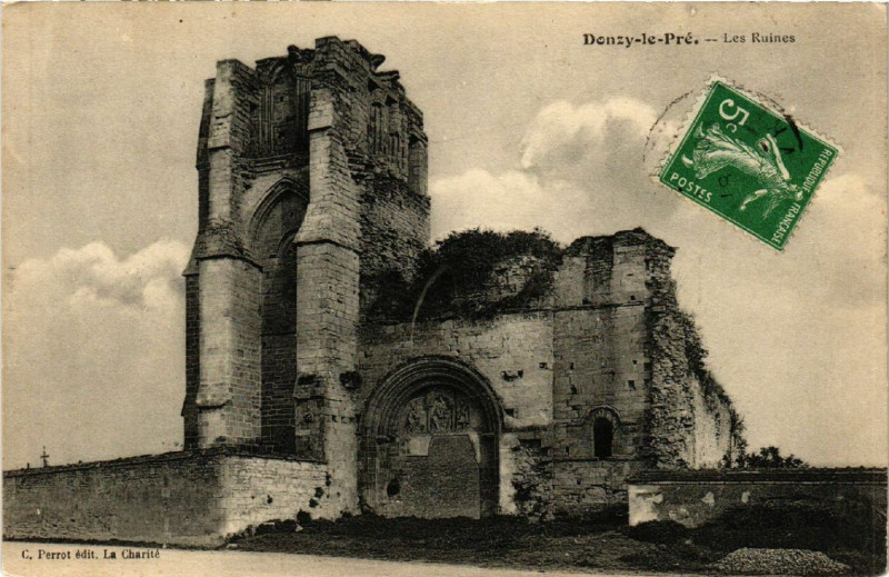 Carte postale ancienne Donzy-le-Pre - Les Ruines à Donzy