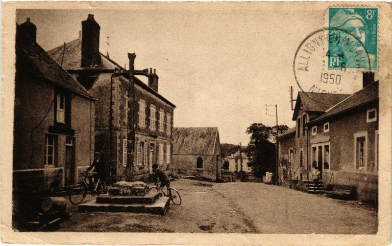 Carte postale ancienne Alligny - Route de Saulieu