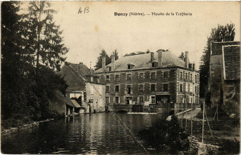Carte postale ancienne Denzy - Moulin de la Trefilerie
