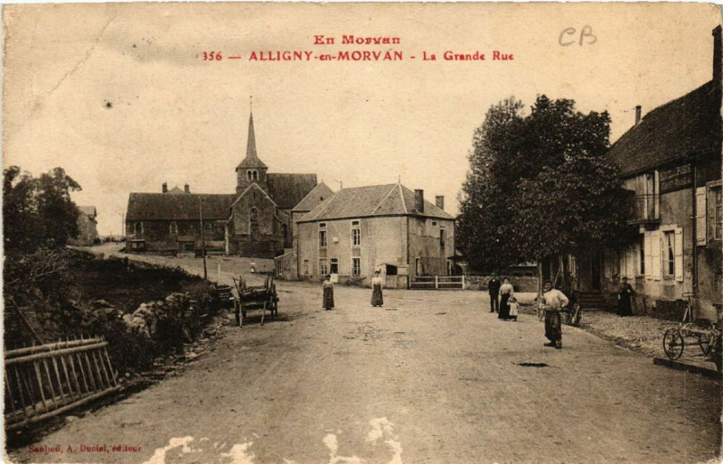 Carte postale ancienne En Morvan - Alligny-en-Morvan - La Grande Rue à Alligny-en-Morvan