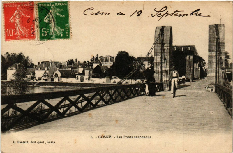 Carte postale ancienne Cosne - Les Ponts suspendus