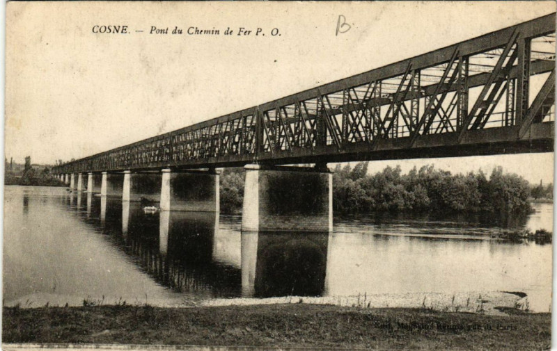 Carte postale ancienne Cosne - Pont du Chemin de Fer