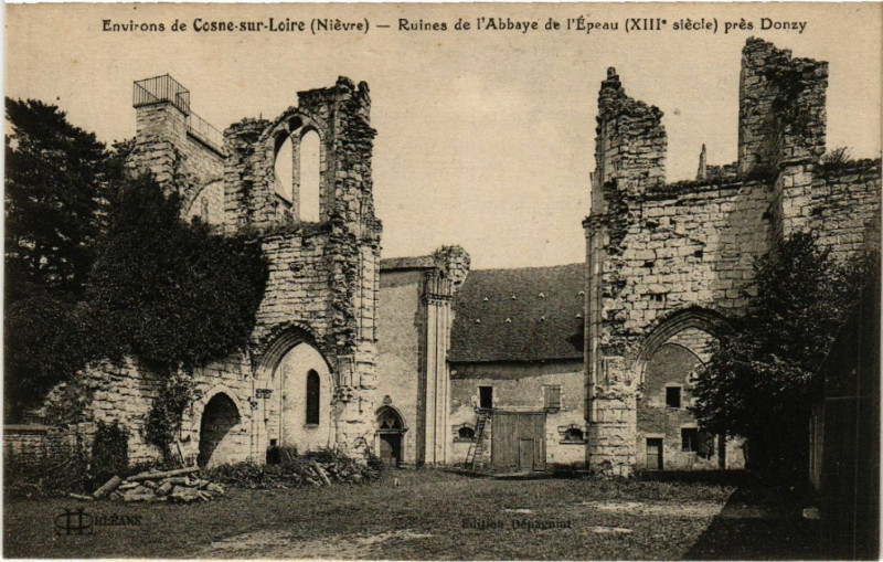 Carte postale ancienne Env. de Cosne-sur-Loire - Ruines de l'Abbaye de l'Epeau