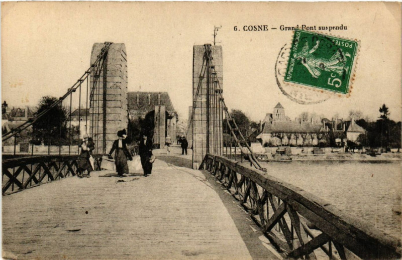 Carte postale ancienne Cosne - Grand Pont suspendu