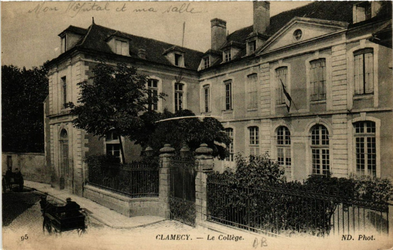 Carte postale ancienne Clamecy - Le College à Clamecy