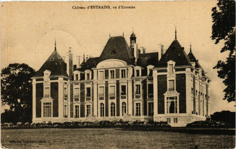 Carte postale ancienne Chateau d'Entrains vu d'Entrains