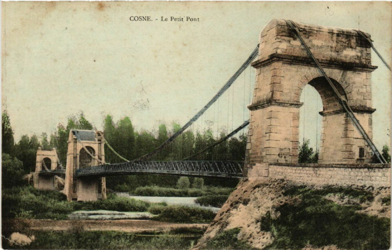 Carte postale ancienne Cosne - Le Petit Pont