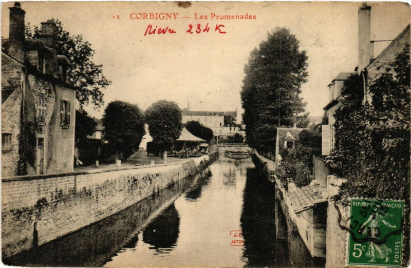 Carte postale ancienne Corbigny - Les Promenades à Corbigny