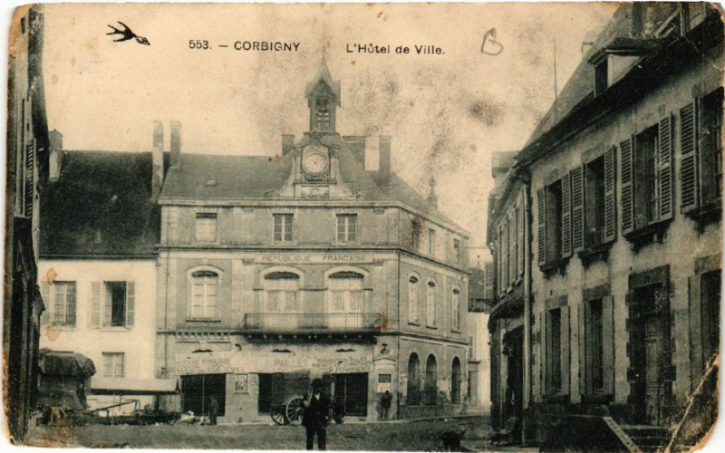 Carte postale ancienne Corbigny - L'Hotel de Ville à Corbigny
