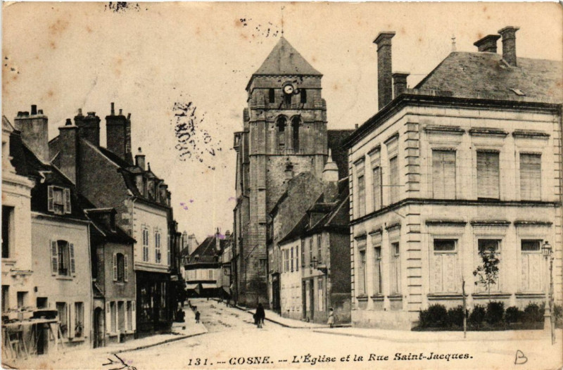 Carte postale ancienne Cosne - L'Eglise et la Rue Saint-Jacques