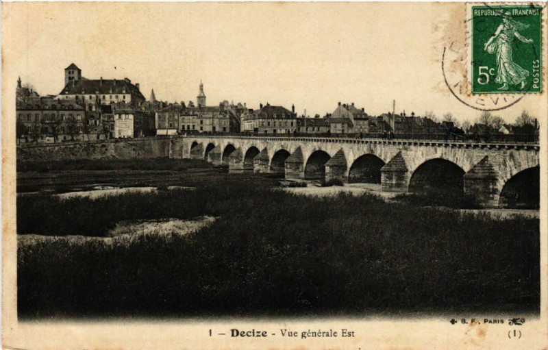 Carte postale ancienne Decize - Vue générale Est à Decize