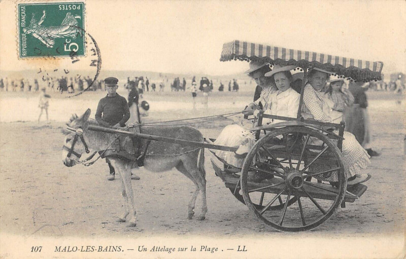Carte postale ancienne Malo Les Bains Un Attelage Sur La Plage