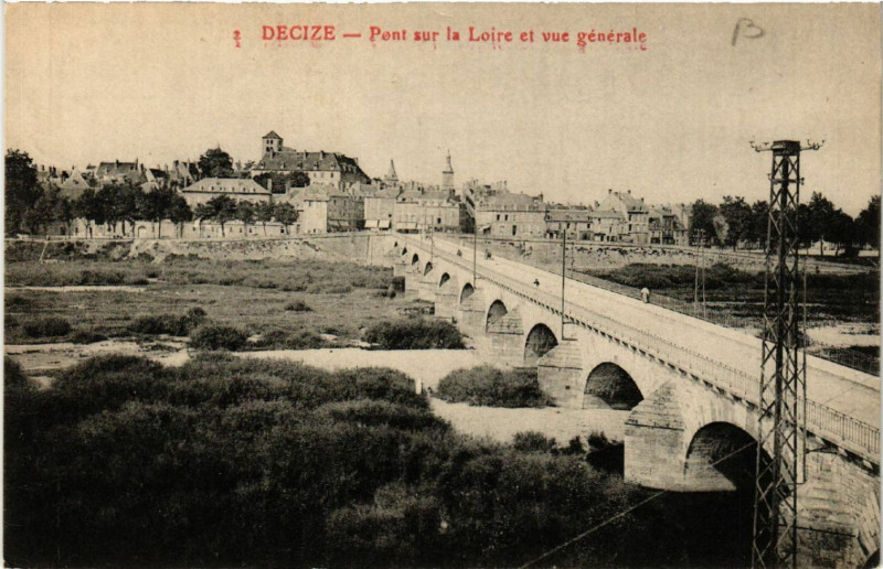 Carte postale ancienne Decize - Pont sur la Loire et vue générale à Decize