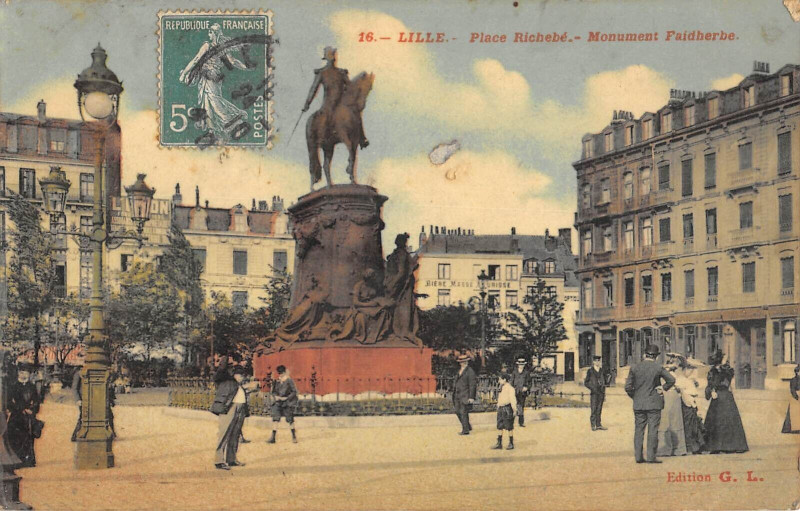 Carte postale ancienne Lille Place Richebe à Lille
