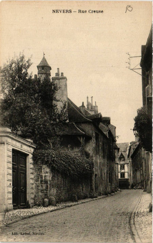 Carte postale ancienne Nevers - Rue Creuse à Nevers