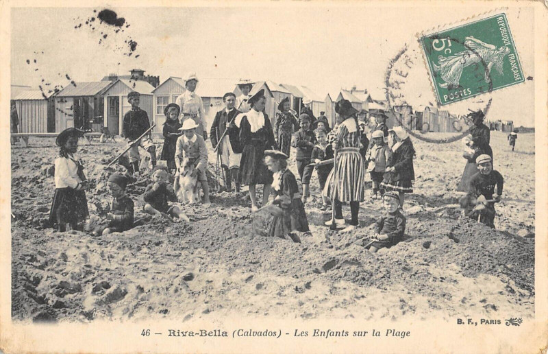 Carte postale ancienne Riva Bella Les Enfants Sur La Plage