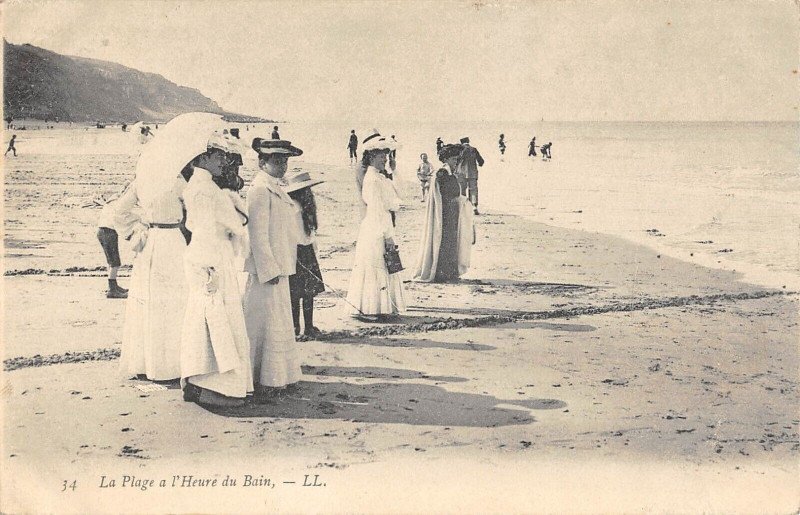 Carte postale ancienne La Plage A L'Heure Du Bain