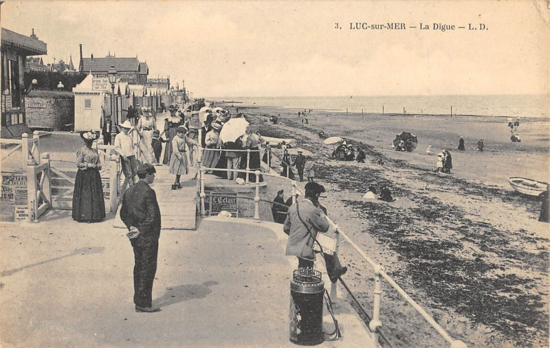 Carte postale ancienne Luc Sur Mer La Digue à Luc-sur-Mer