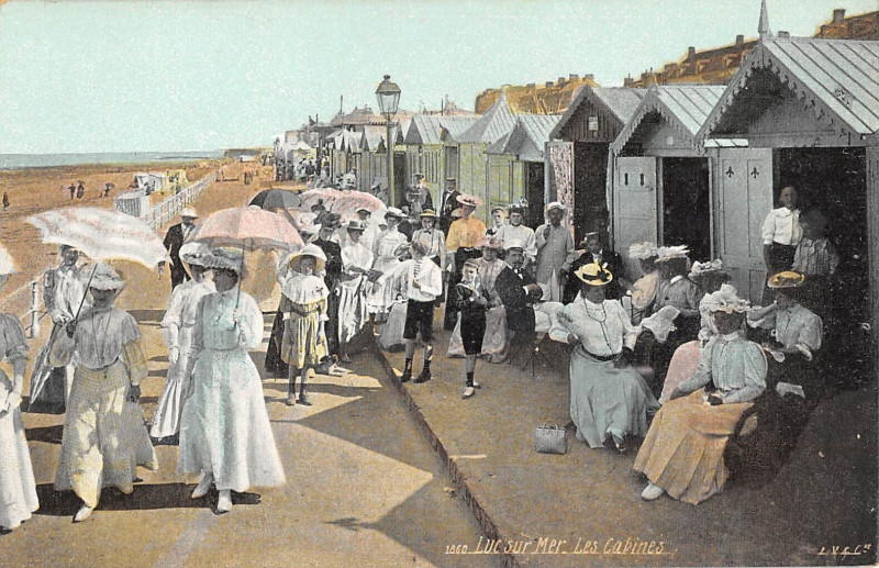 Carte postale ancienne Luc Sur Mer Les Cabines à Luc-sur-Mer