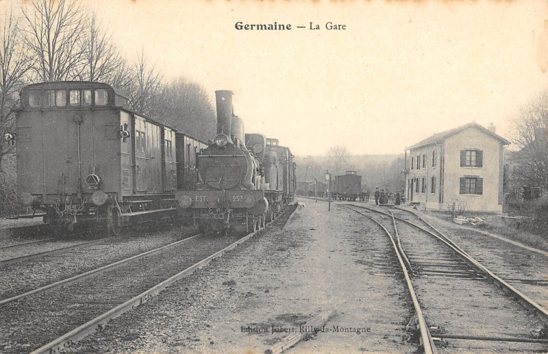 Carte postale ancienne Germaine La Gare (Train à Germaine