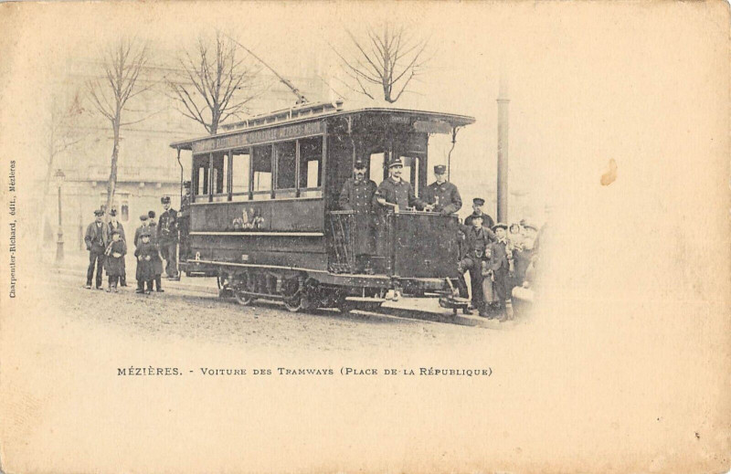 Carte postale ancienne Mezieres Voiture Des Tramways Place De La Republique (Train