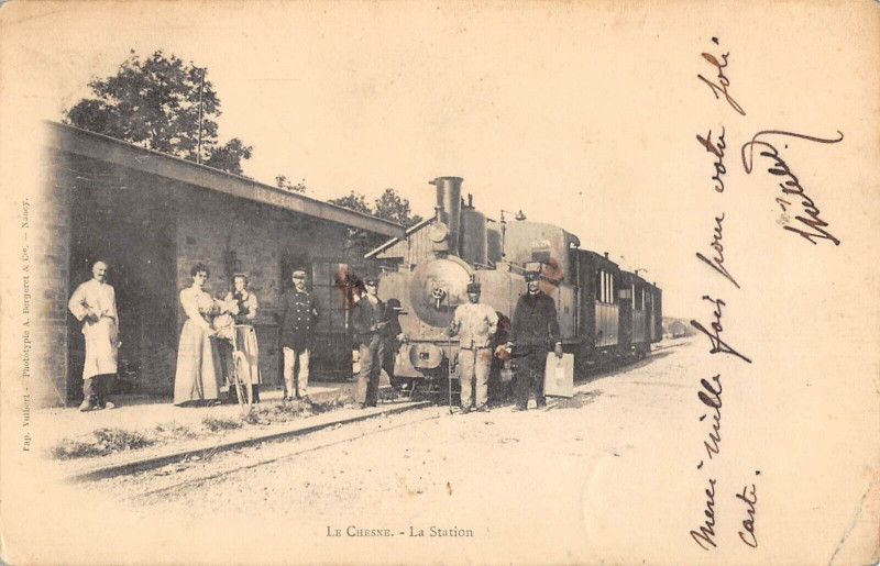 Carte postale ancienne Le Chesne La Station (Train