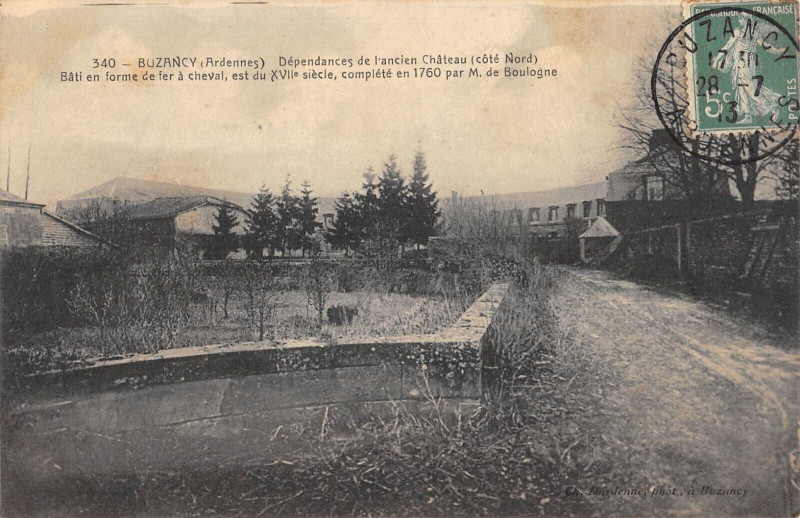 Carte postale ancienne Buzancy Dependances De L'Acien Chateau à Buzancy