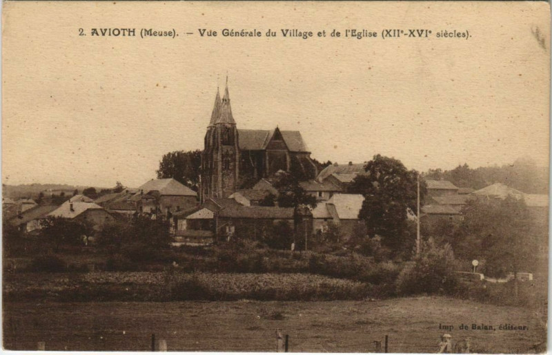 Carte postale ancienne Avioth Vue Générale du Village et de l'Eglise à Avioth