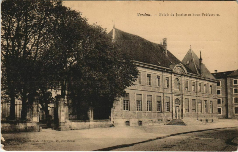 Carte postale ancienne Verdun Palais de Justice et Sous Prefecture à Verdun