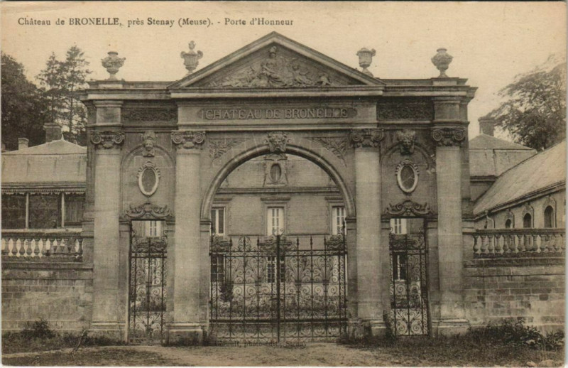 Carte postale ancienne Chateau de Bronelle pres Stenay Porte d'Honneur à Stenay