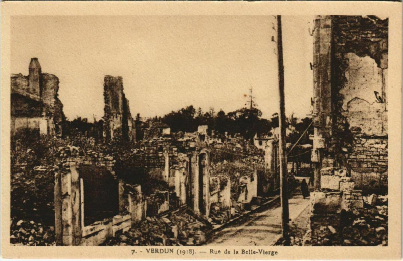 Carte postale ancienne Verdun (1918) Rue de la Belle Viegre à Verdun