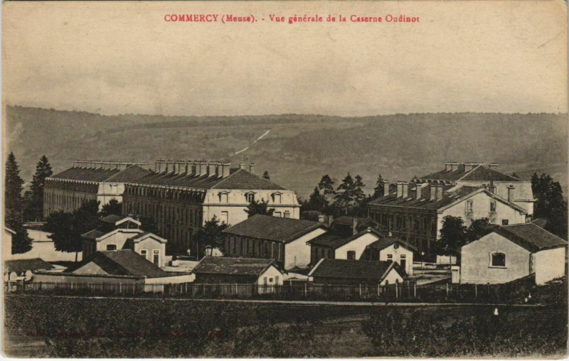 Carte postale ancienne Commercy Vue générale de la Caserne Oudinot à Commercy