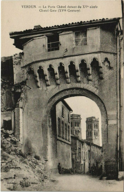 Carte postale ancienne Verdun La Porte Chatel detant du Xv siécle Chatel Gate à Verdun