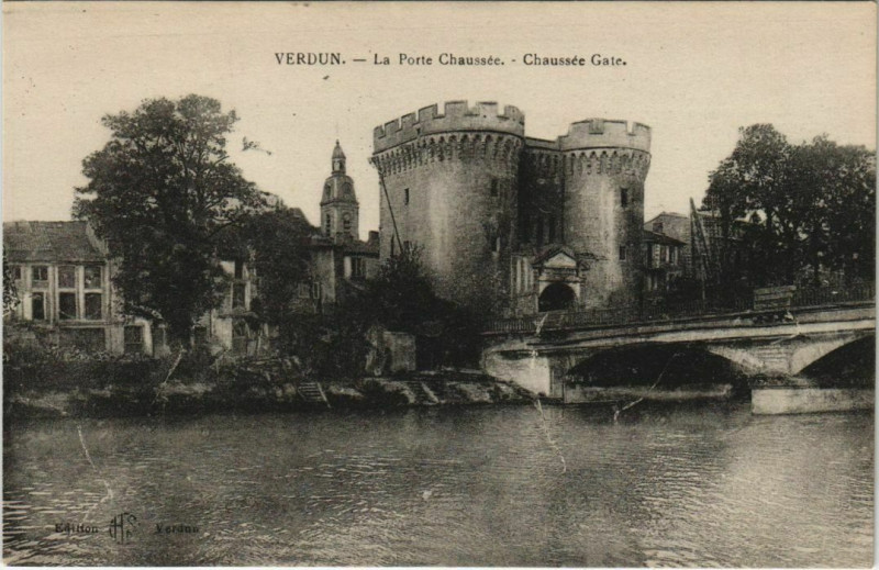 Carte postale ancienne Verdun La Porte Chaussée à Verdun