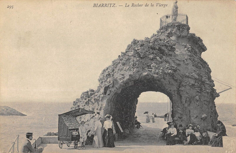 Carte postale ancienne Biarritz Le Rocher De La Vierge à Biarritz