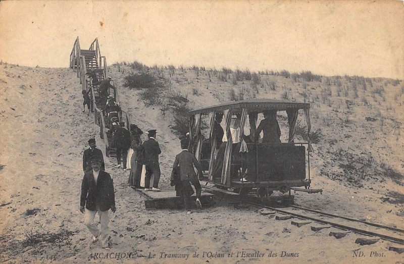 Carte postale ancienne Arcachon Le Tramway De L'Ocean Et L'Escalier Des Dunes à Arcachon