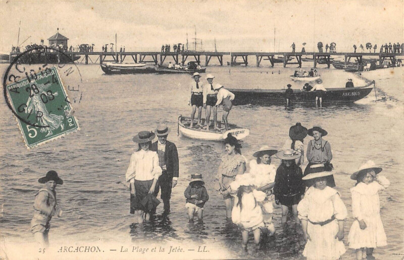 Carte postale ancienne Arcachon La Plage Et La Jetee à Arcachon