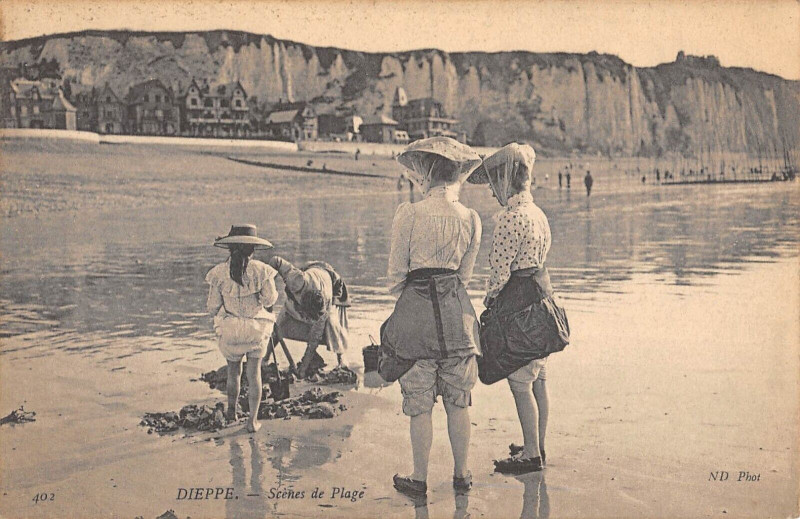 Carte postale ancienne Dieppe Scene De Plage à Dieppe