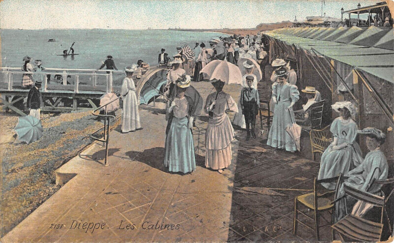 Carte postale ancienne Dieppe Les Cabines à Dieppe