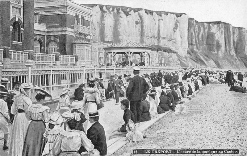 Carte postale ancienne Le Treport Heure De La Musique à Eu