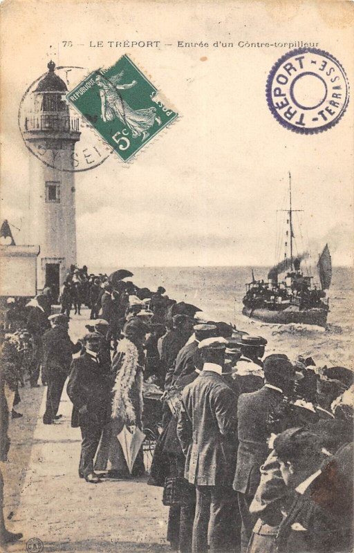 Carte postale ancienne Le Treport Entree D'Un Contre Torpilleur à Eu