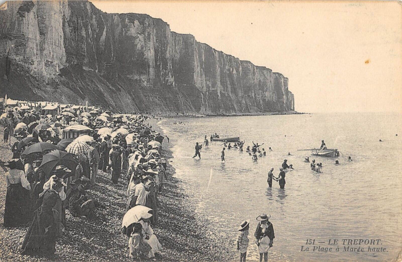 Carte postale ancienne Le Treport La Plage A Maree Basse