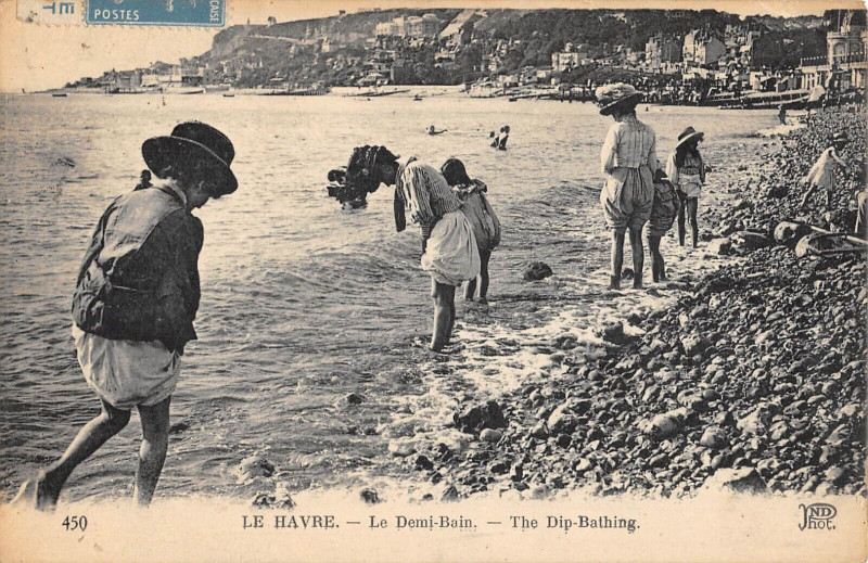Carte postale ancienne Le Havre Le Demi Bain au Havre