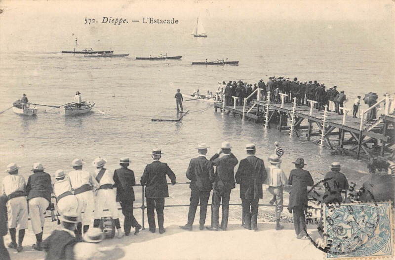 Carte postale ancienne Dieppe L'Estacade à Dieppe