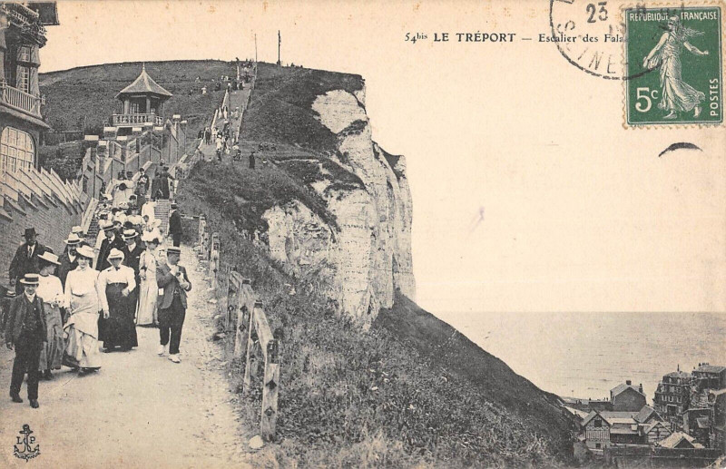 Carte postale ancienne Le Treport Escalier Des Falaises