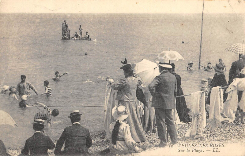 Carte postale ancienne Veules Les Roses Sur La Plage à Eu