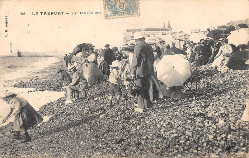 Carte postale ancienne Le Treport Sur Les Galets