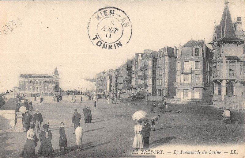 Carte postale ancienne Le Treport La Promenade Du Casino