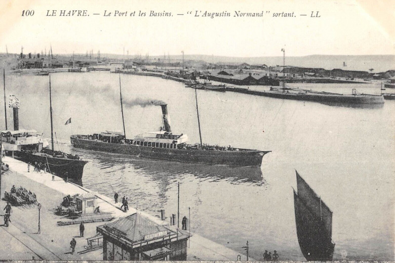 Carte postale ancienne Le Havre le port et les bassins au Havre